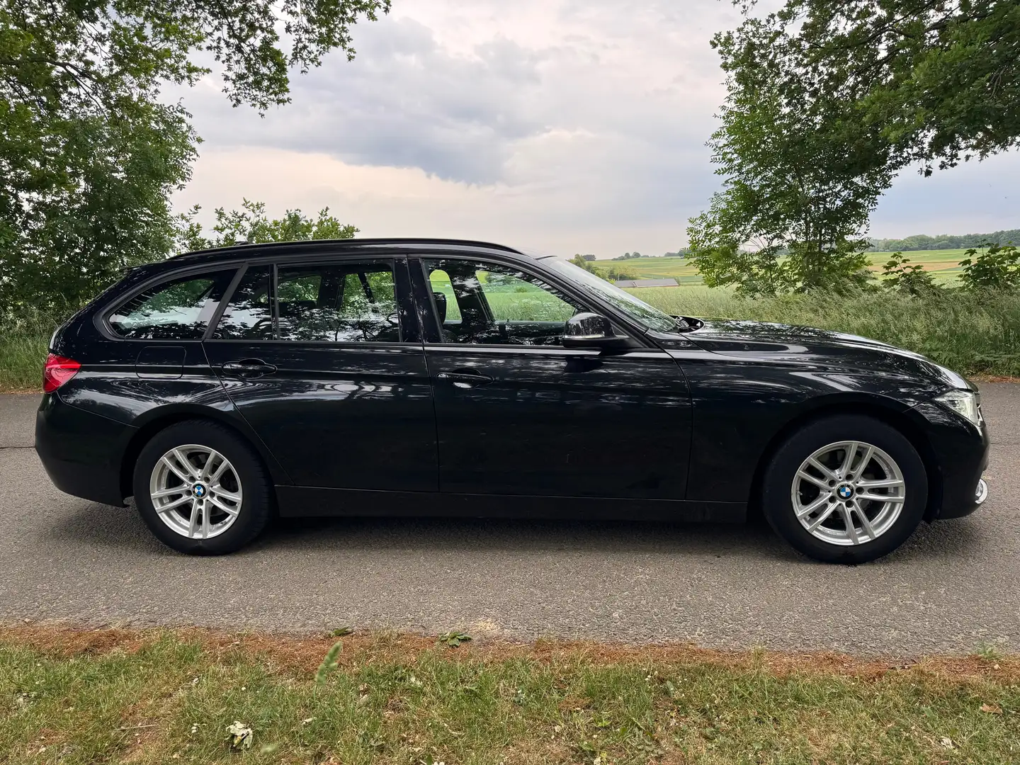 BMW 318 318d Touring Zwart - 2