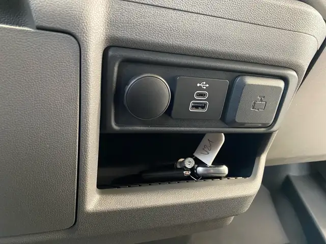 Volkswagen Transporter view 20