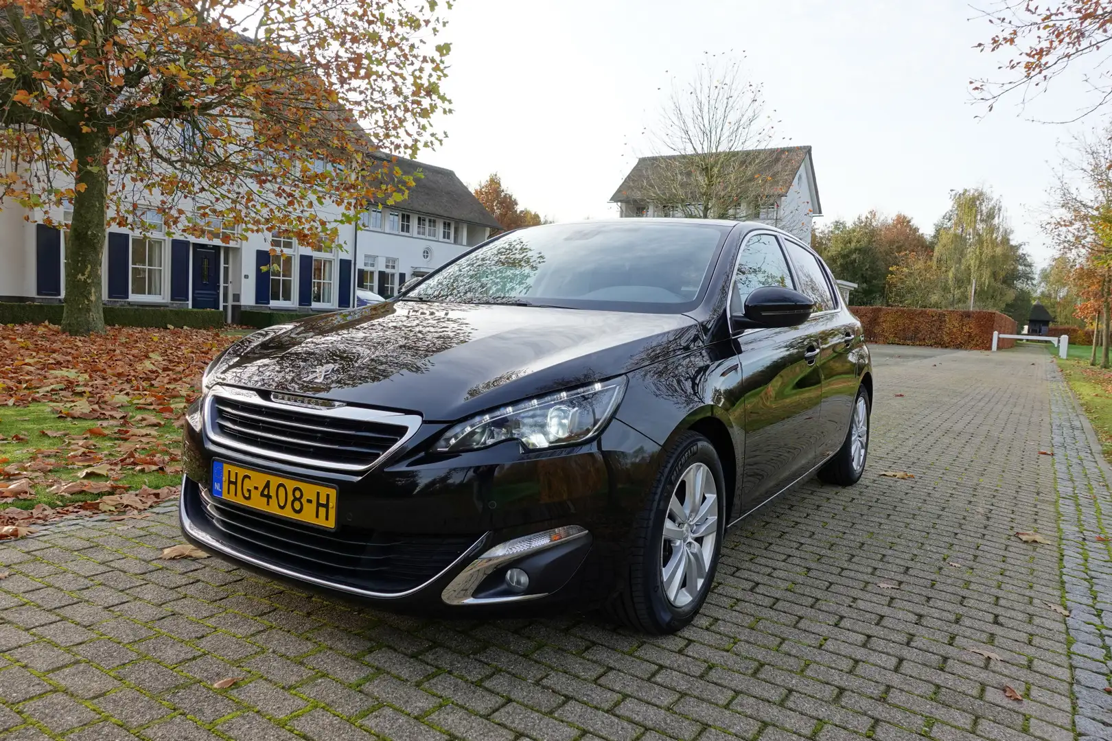Peugeot 308 1.2 PureTech Blue Lease Premium | Pano | LED | PDC Zwart - 2