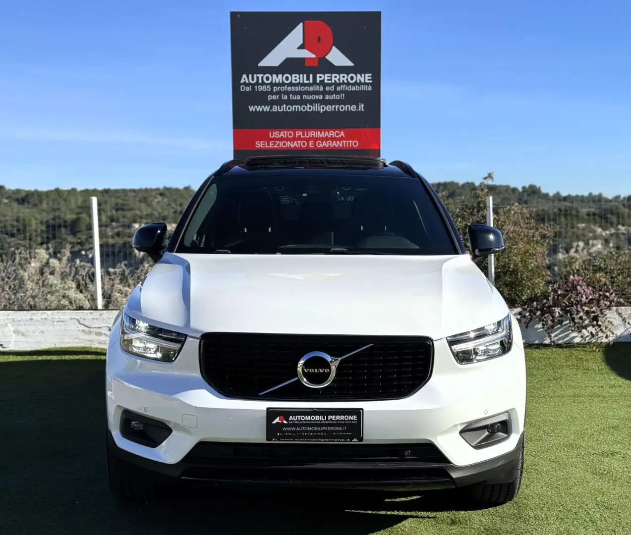 Volvo XC40 D3 AWD Geartronic R-design (Tetto/Retro/APP/Led) Blanc - 2