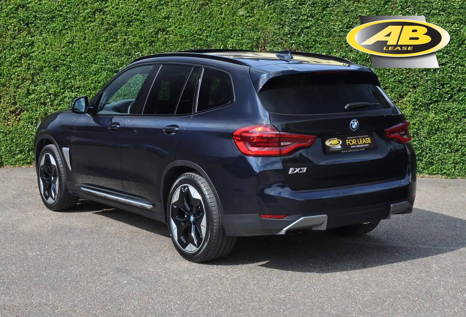 BMW iX3 Mod. Impressive / Dark Shadow / Full Option 74 kWh Zwart - 2