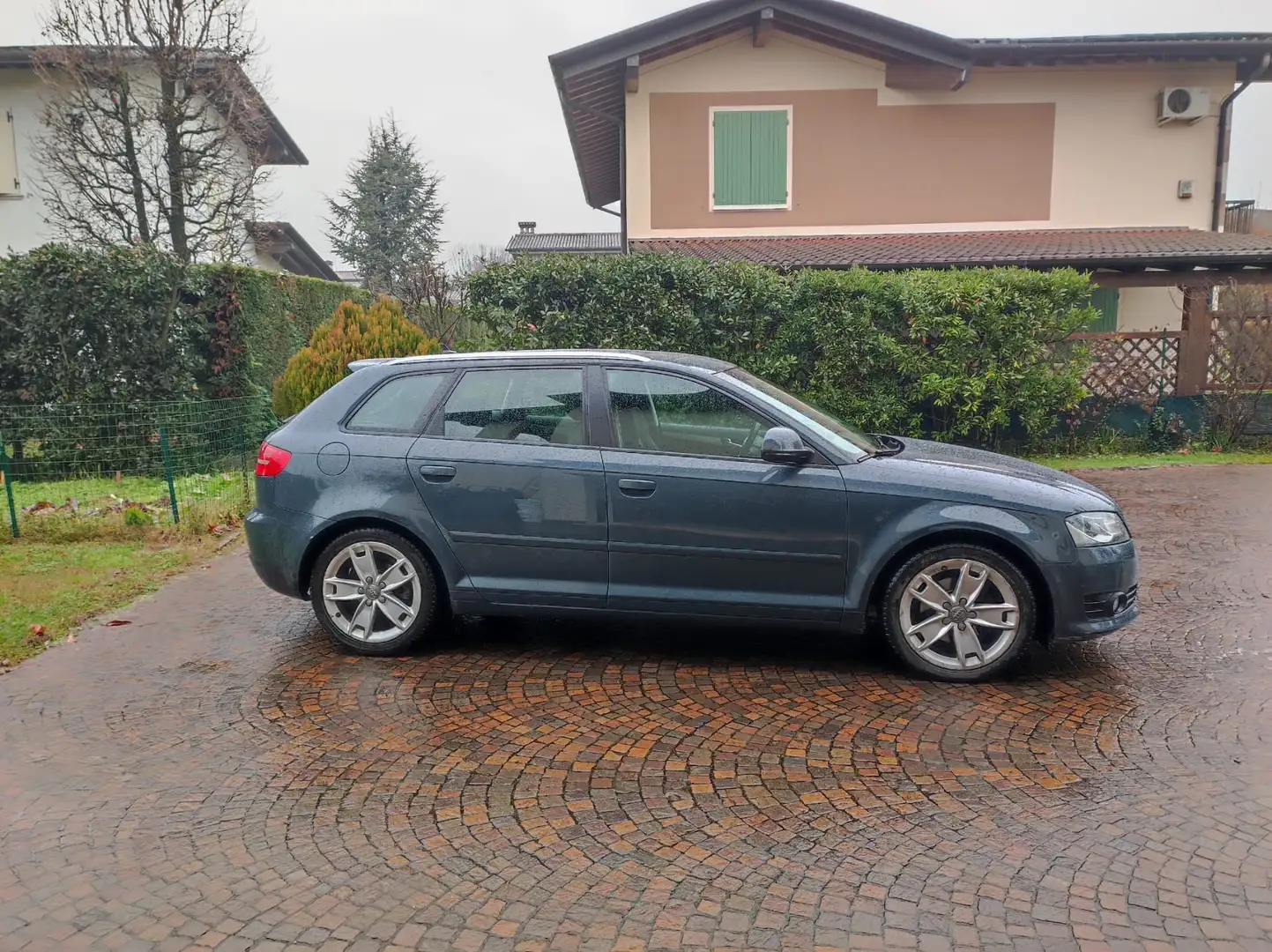 Audi A3 Sportback 2.0 tdi Ambition - 2