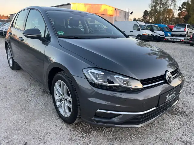 Volkswagen Golf view 3