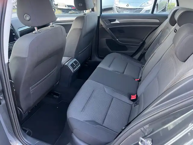 Volkswagen Golf view 11
