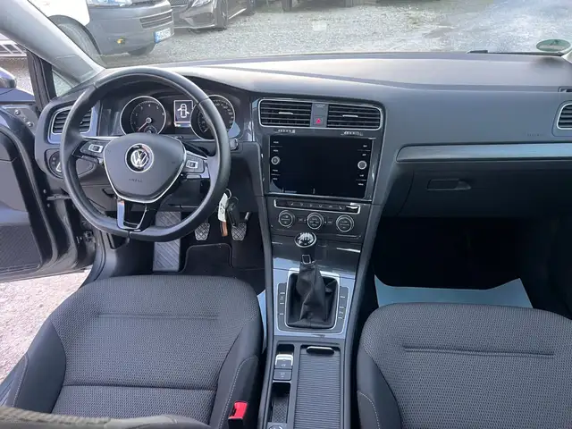 Volkswagen Golf view 9