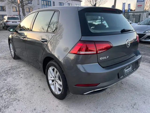 Volkswagen Golf view 6