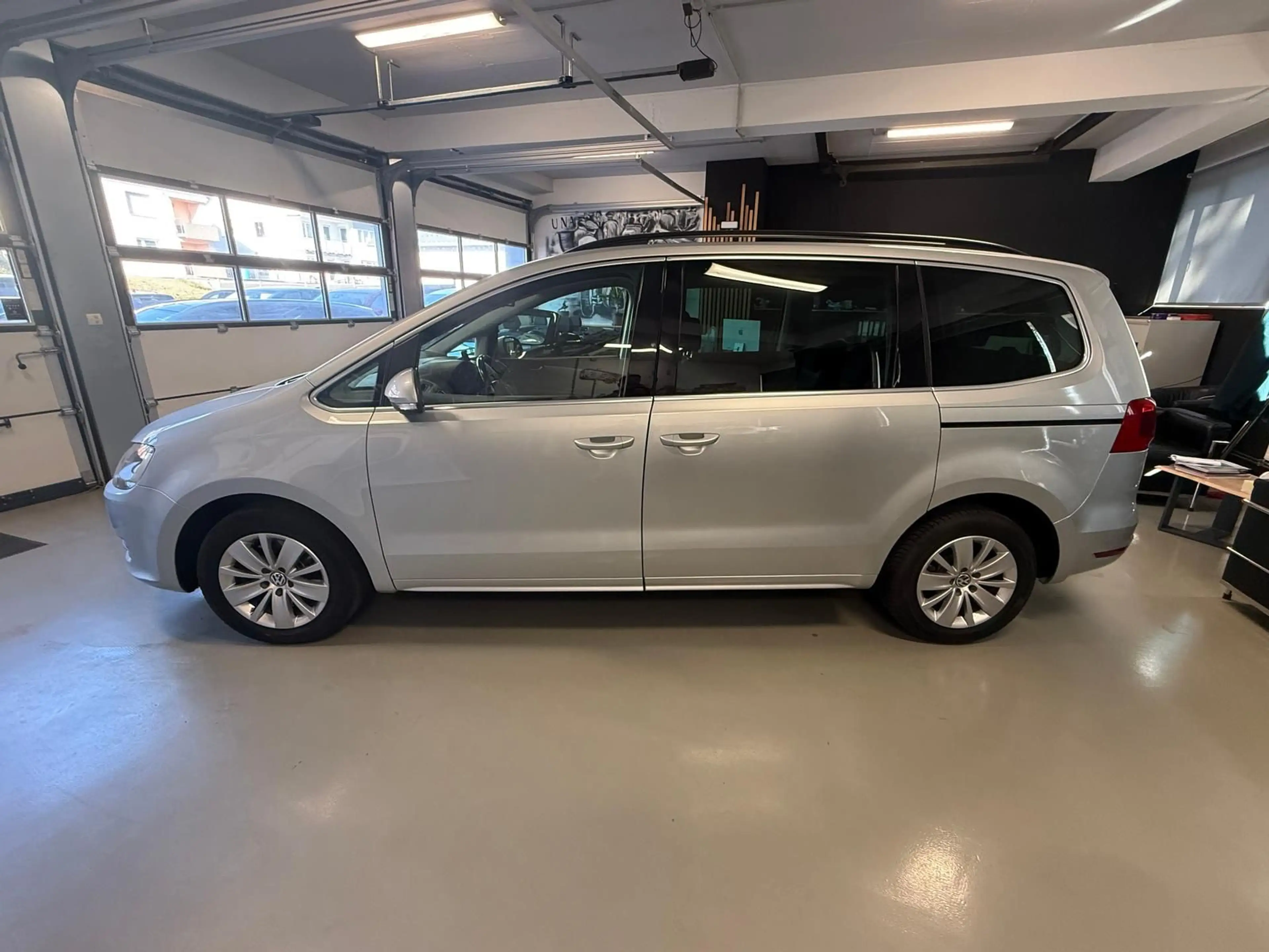 Volkswagen Sharan 2.0 TDI Comfortline 7 SITZER NAVI PDC SHZ — photo 9