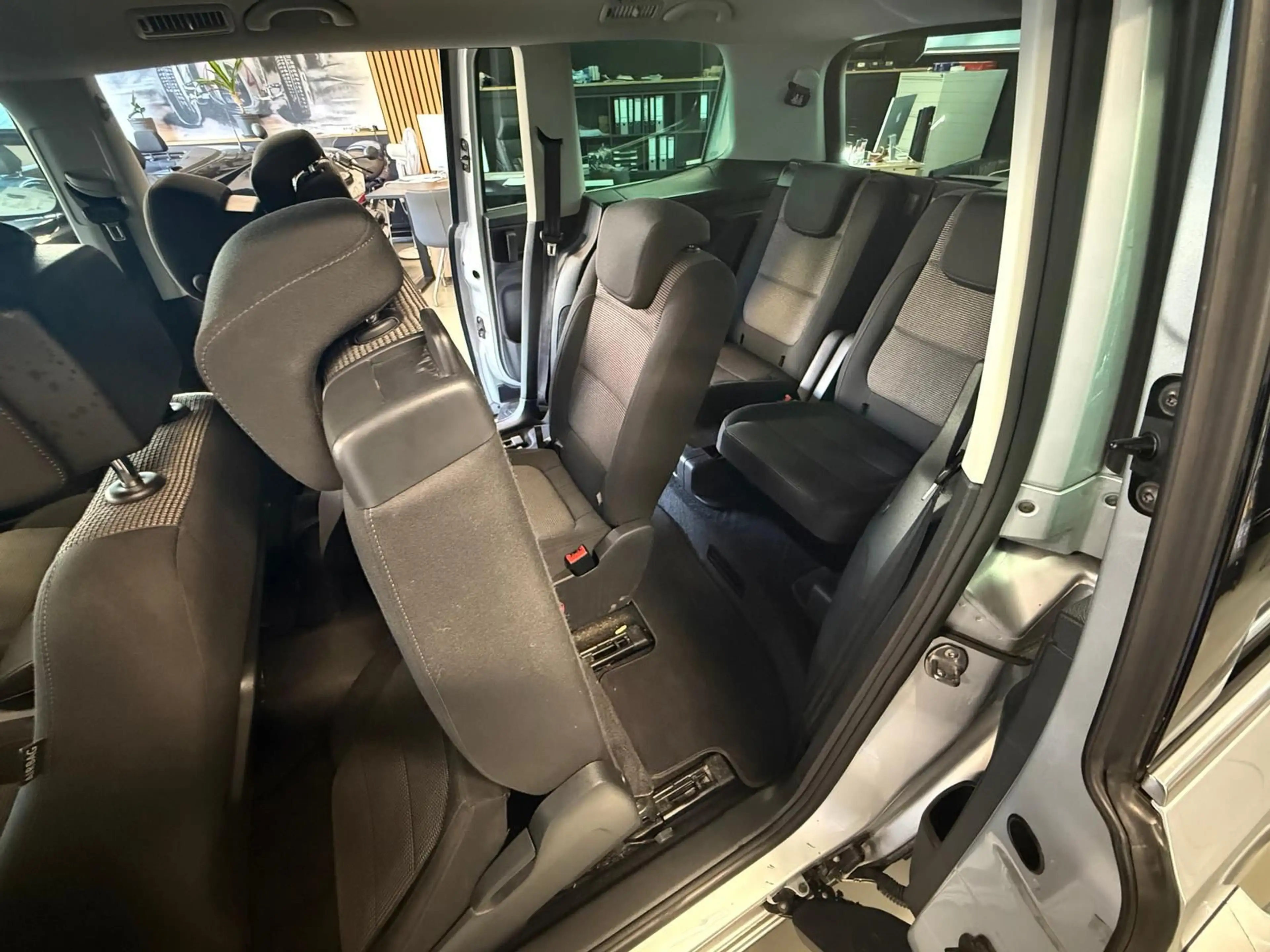 Volkswagen Sharan 2.0 TDI Comfortline 7 SITZER NAVI PDC SHZ — photo 12