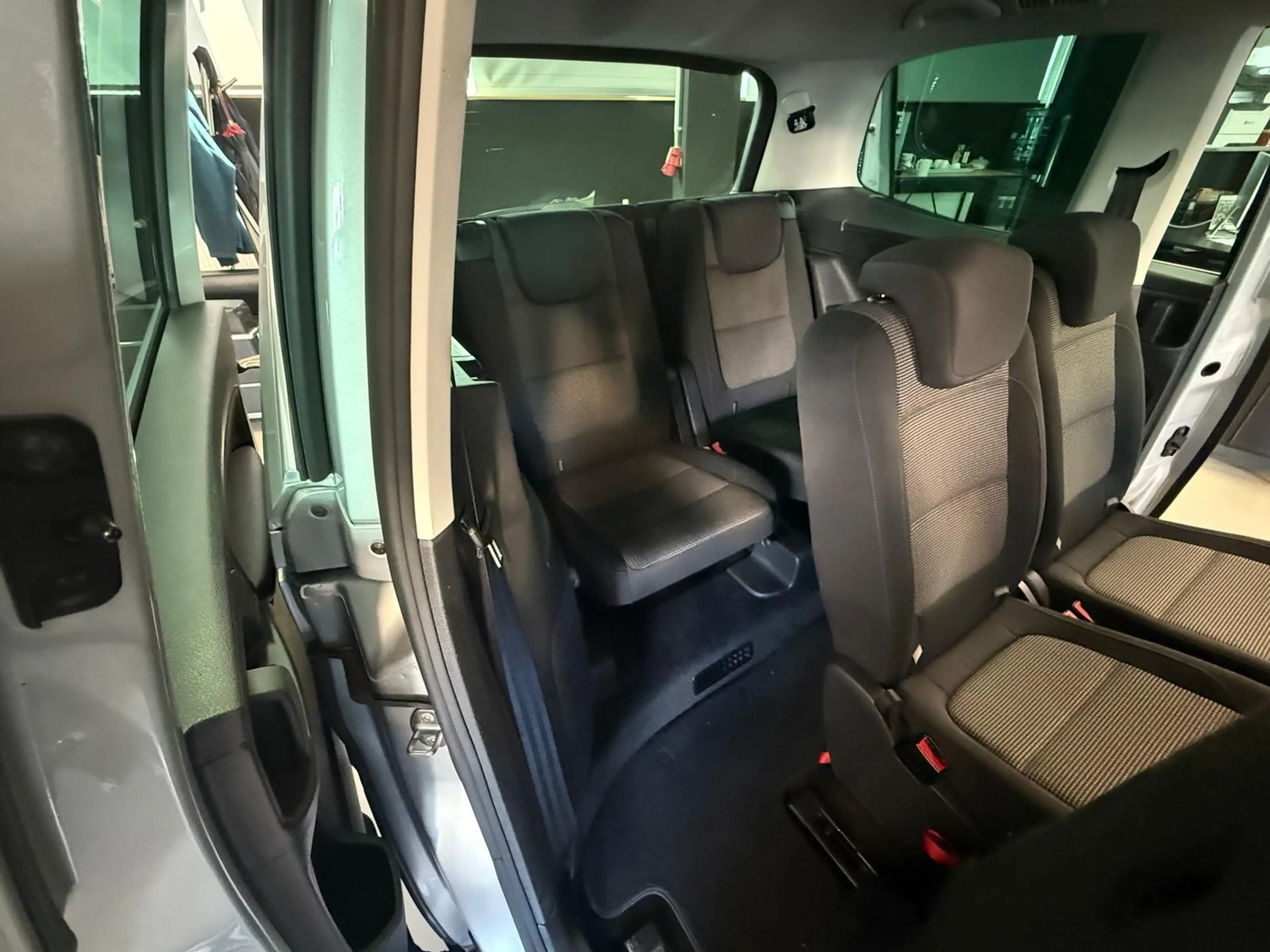 Volkswagen Sharan 2.0 TDI Comfortline 7 SITZER NAVI PDC SHZ — photo 13