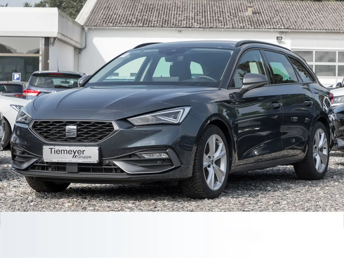 SEAT Leon Sportstourer 1.5 eTSI DSG FR MOD-2025 MATRI Grau - 2
