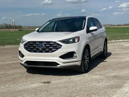 White 2019 Ford Edge Titanium AWD SUV / Crossover All-Wheel Drive 8-Speed Automatic
