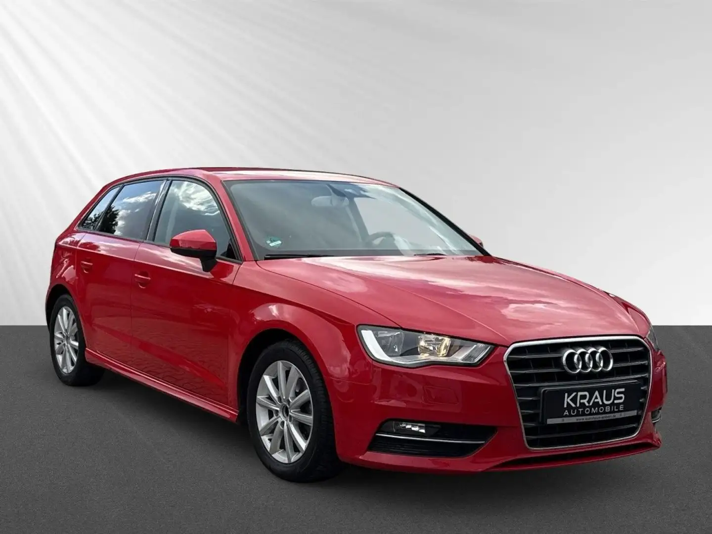 Audi A3 1.6 Ultra TDI attraction NAVI PDC TEMPO SPORT Rot - 1
