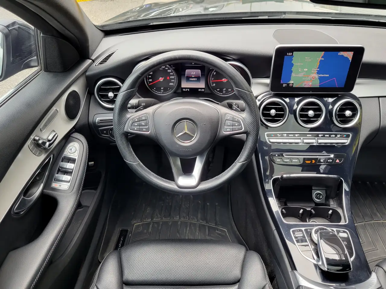 Mercedes-Benz C-Class снимка Mercedes-Benz C-Class