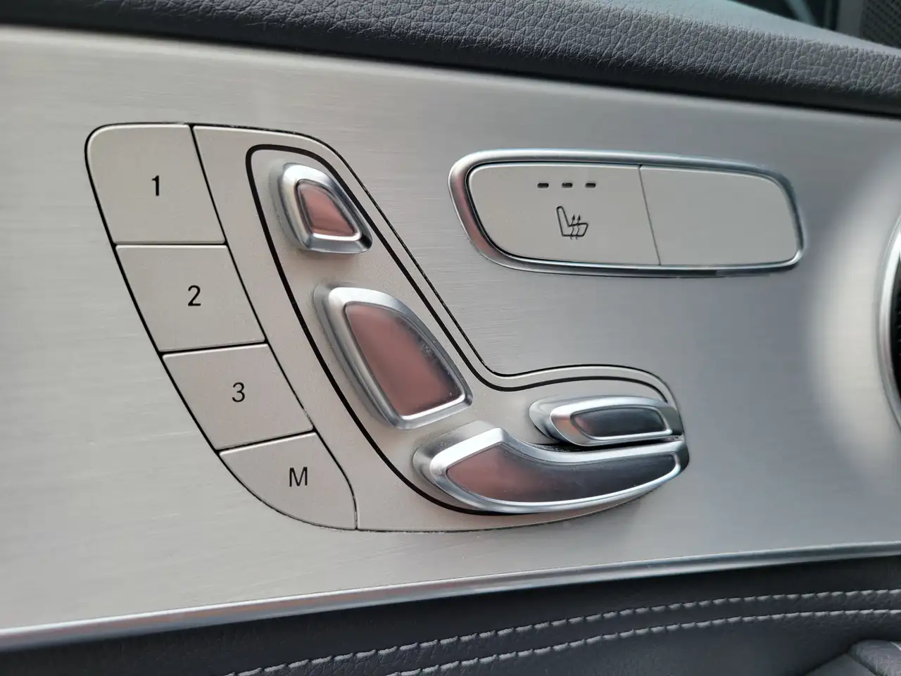 Mercedes-Benz C-Class снимка Mercedes-Benz C-Class