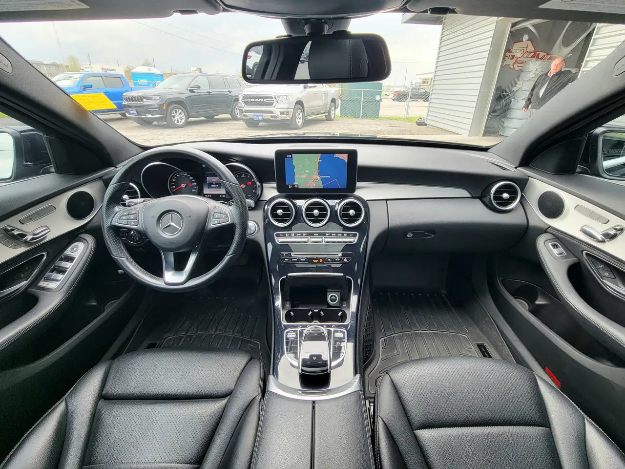 Mercedes-Benz C-Class снимка Mercedes-Benz C-Class