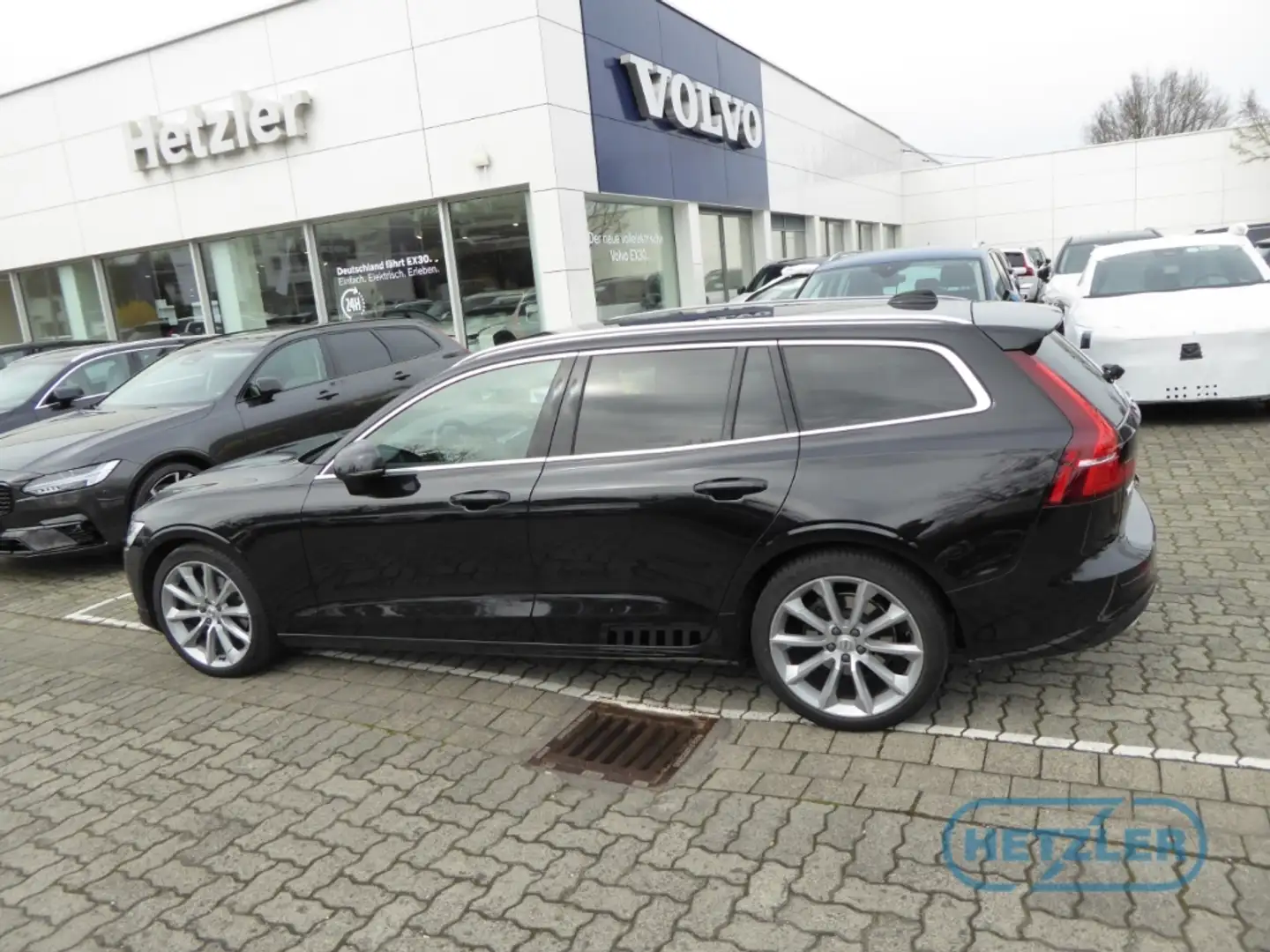 Volvo V60 Kombi Momentum Pro T4 EU6d-T Beheizb. Frontsch. Ve Zwart - 2