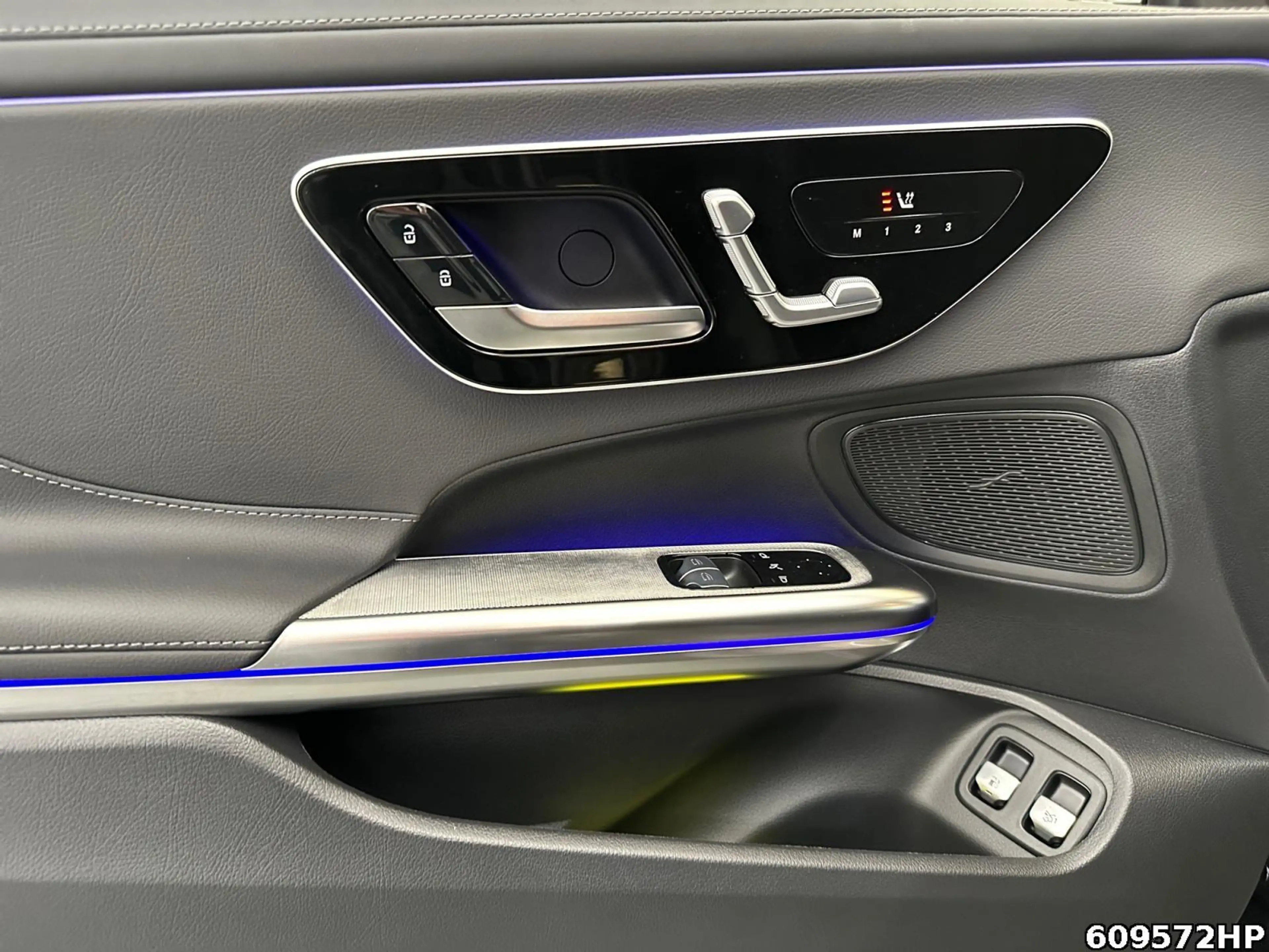Mercedes-Benz CLE 300 e AMG Pano Digital Distronic Memory 19" — photo 8