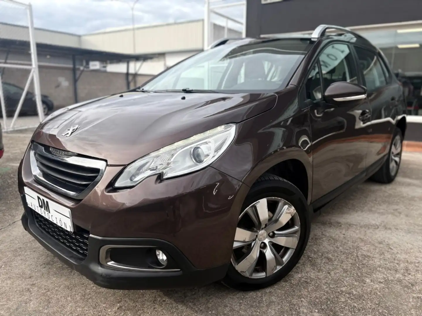 Peugeot 2008 1.6 BlueHDI Active 100 Marrón - 2