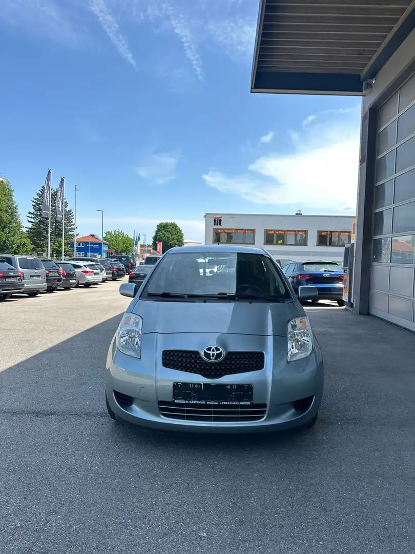 Toyota Yaris Sol Silber - 1