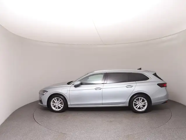 Skoda Superb view 8
