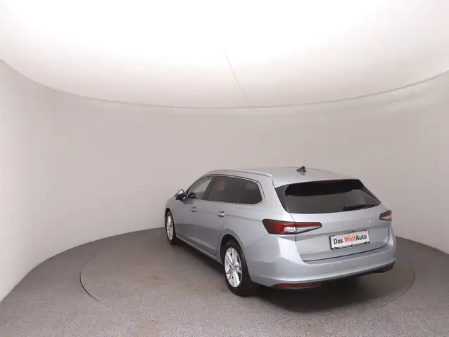 Skoda Superb view 7