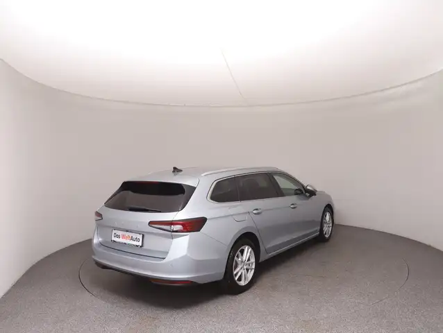Skoda Superb view 5