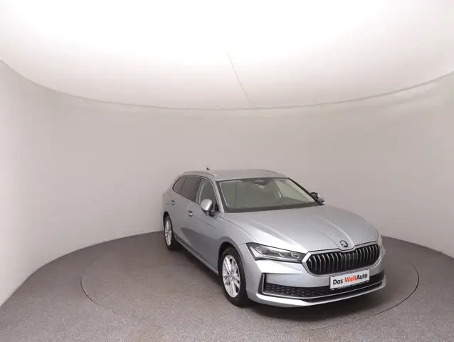Skoda Superb view 3