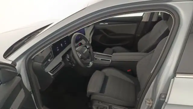 Skoda Superb view 11