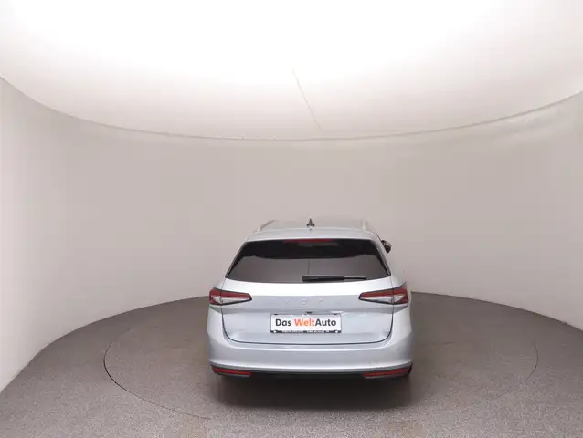 Skoda Superb view 6