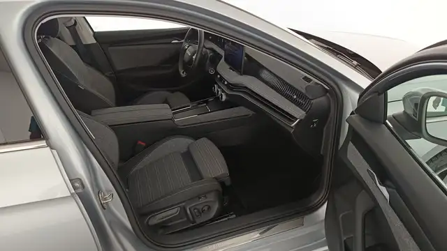 Skoda Superb view 12