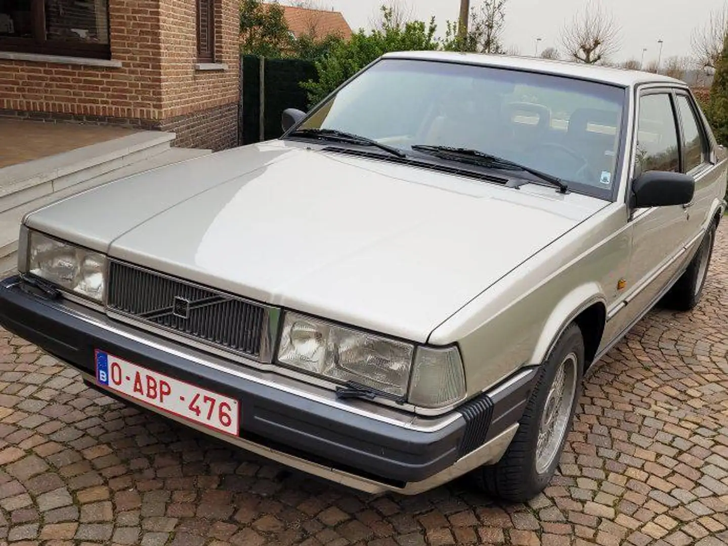 Volvo 780 Beige - 2