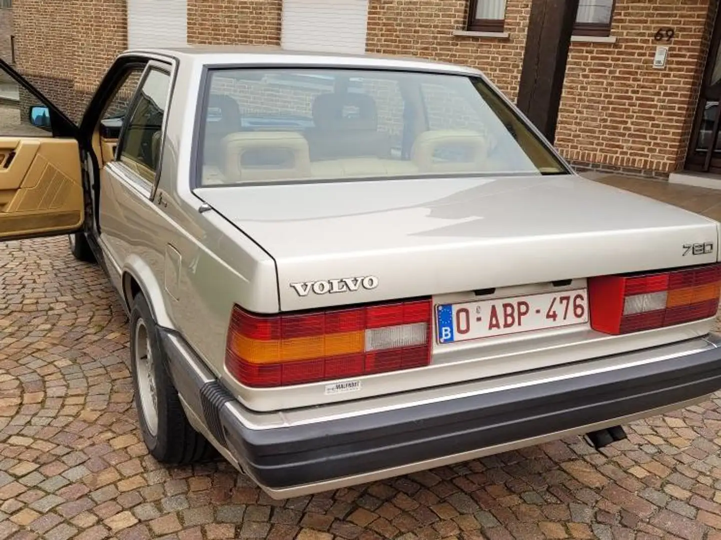Volvo 780 Beige - 1