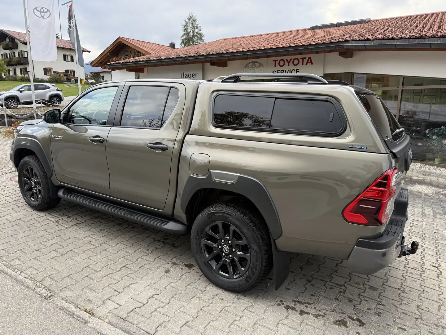 Toyota Hilux 4x4 Double Cab MHEV Autm. Invincible Bronze - 2