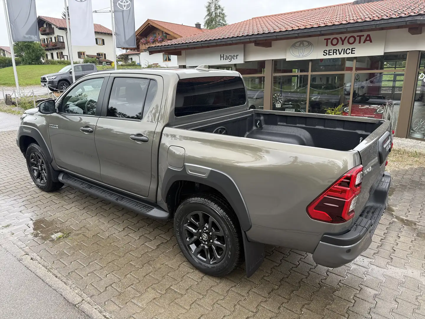Toyota Hilux 4x4 Double Cab MHEV Autm. Invincible Bronze - 2