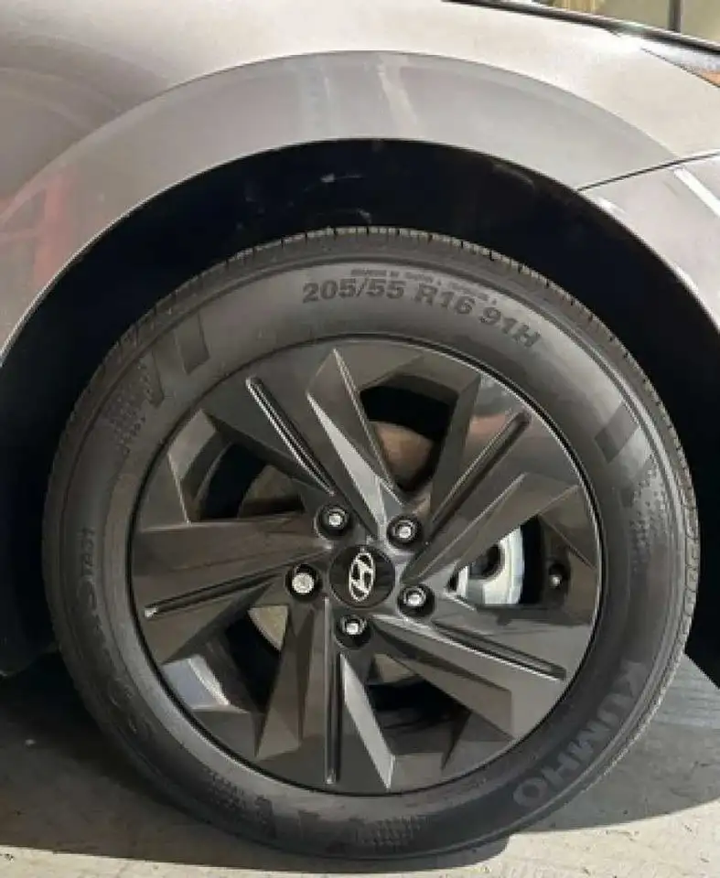 Hyundai ELANTRA снимка Hyundai ELANTRA