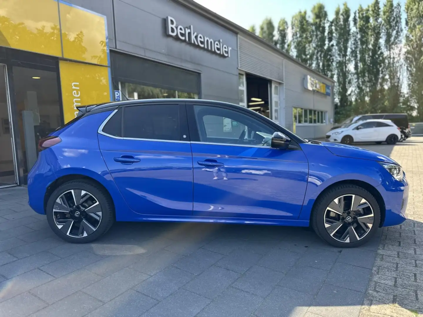 Opel Corsa F e Ultimate **NaviPro10/Alcantara/LED** Blau - 2