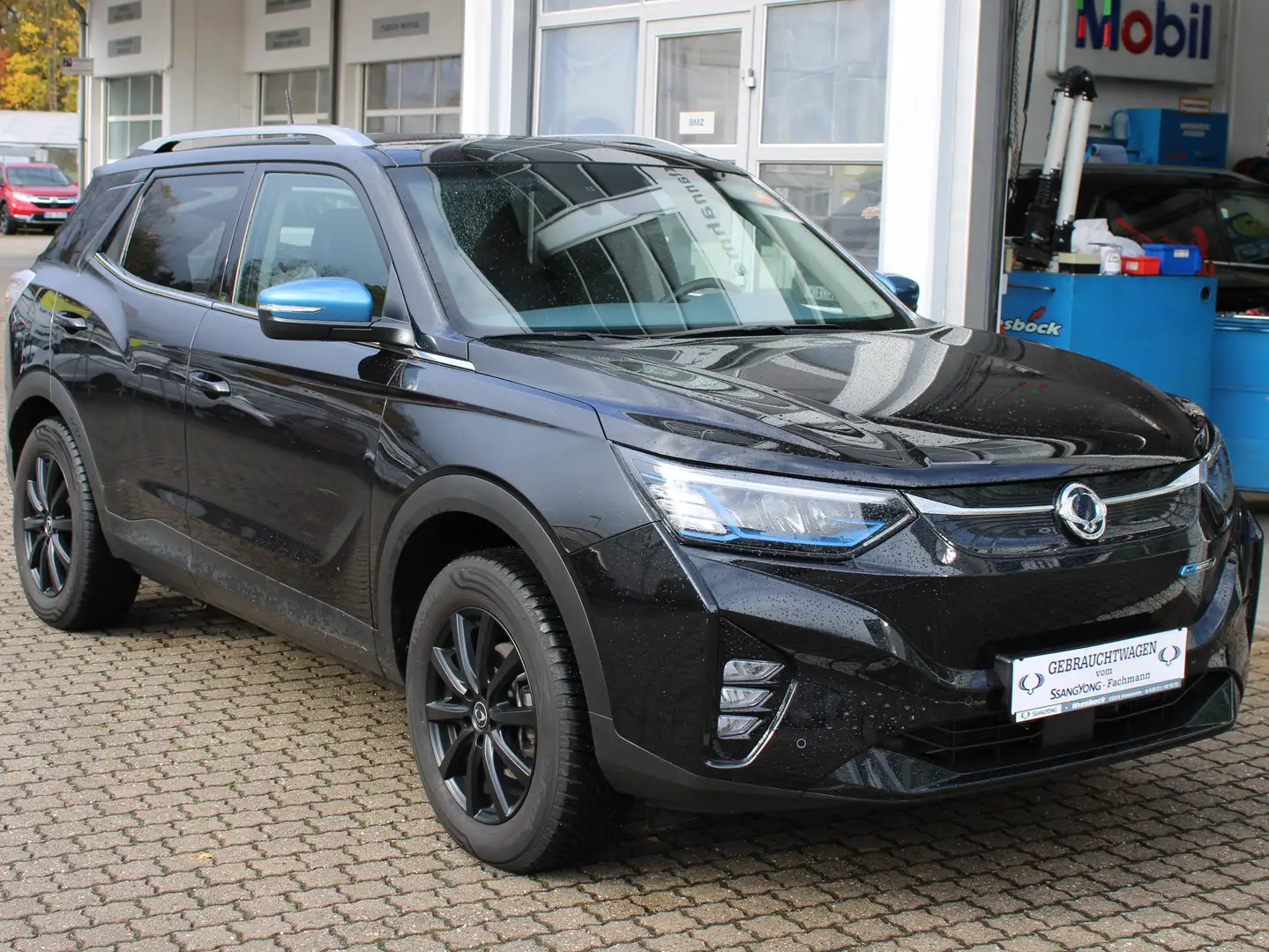 SsangYong Korando Korando E-Motion Titanium Schwarz - 1