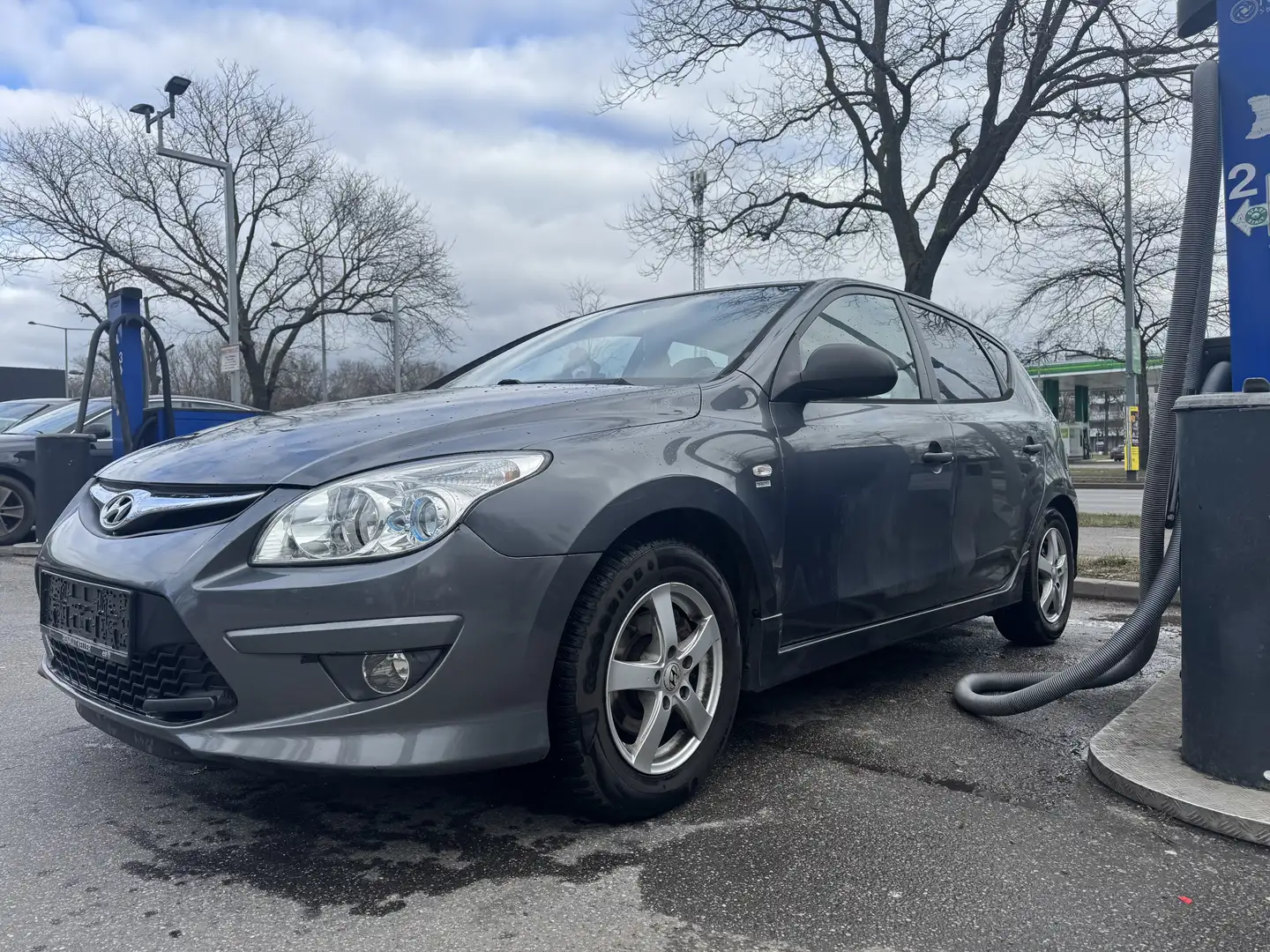 Hyundai i30 1,6 CRDi Comfort DPF Grau - 2