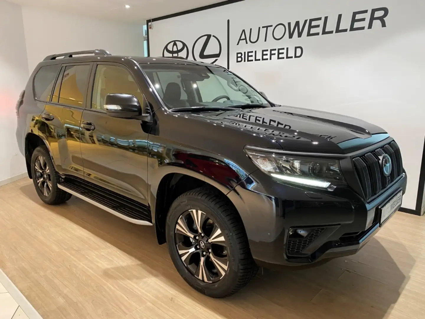 Toyota Land Cruiser 2.8 D-4D Autm.TEC-Edition *AHK*LED* Schwarz - 2