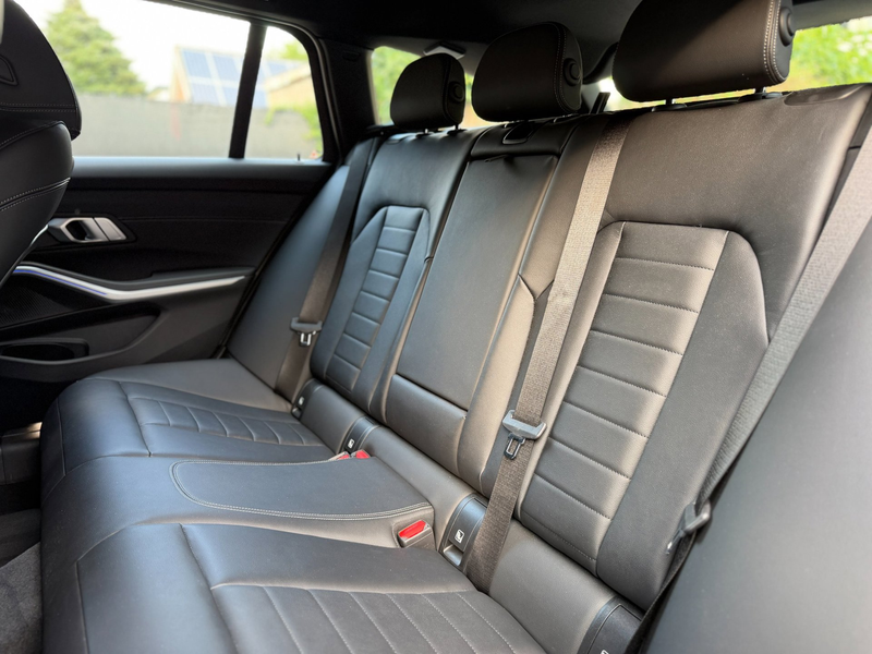 BMW 330 3-serie Touring 330i Business Edition Plus | Camer — photo 42