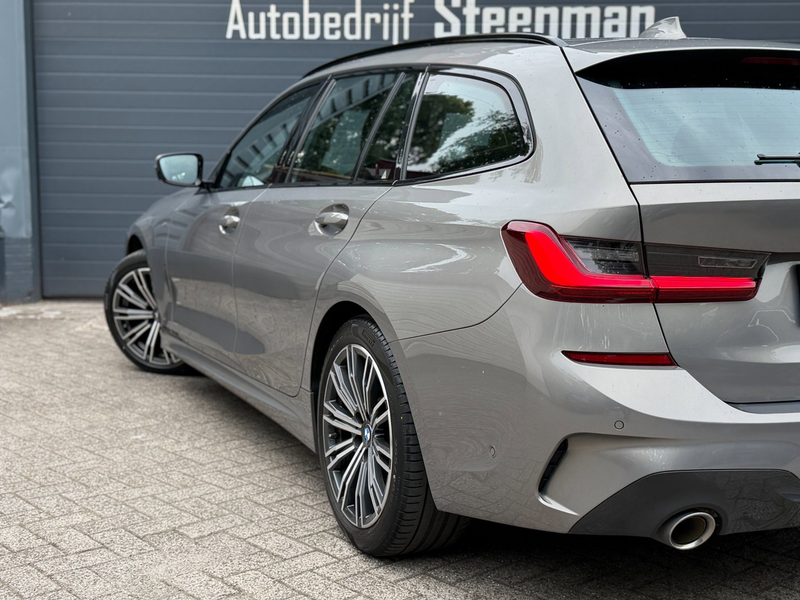 BMW 330 3-serie Touring 330i Business Edition Plus | Camer — photo 13