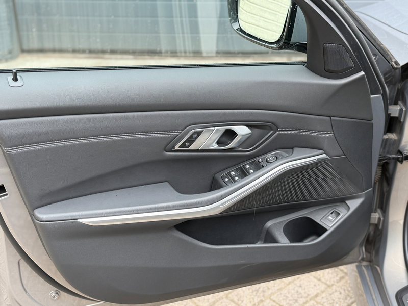 BMW 330 3-serie Touring 330i Business Edition Plus | Camer — photo 20