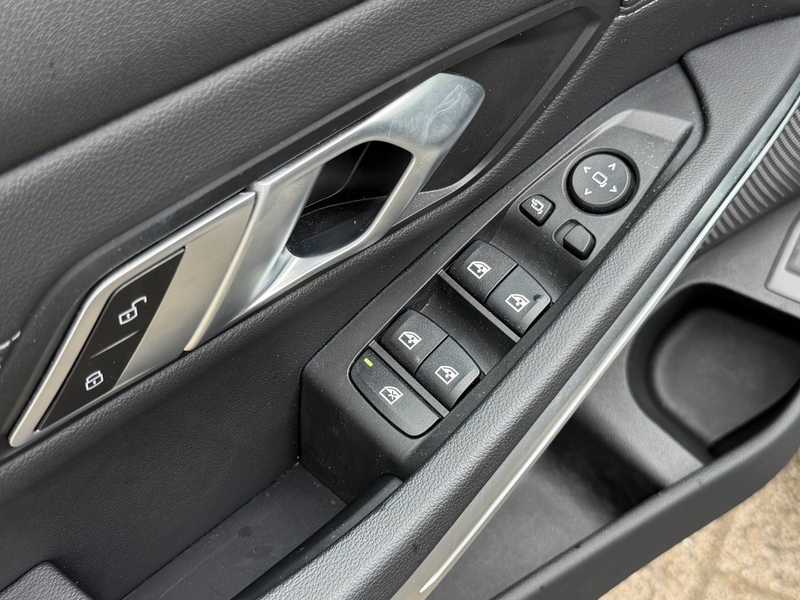 BMW 330 3-serie Touring 330i Business Edition Plus | Camer — photo 21