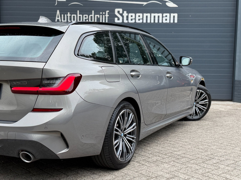 BMW 330 3-serie Touring 330i Business Edition Plus | Camer — photo 15