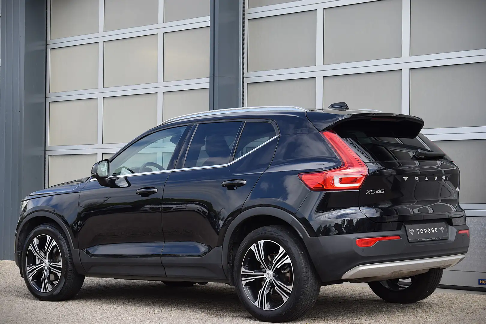 Volvo XC40 2.0 B4 Inscription Leer | Camera | Elek.stoelen Negro - 2