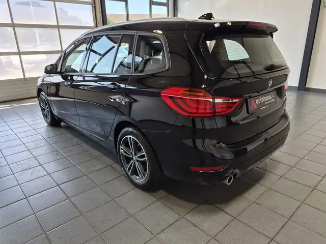 BMW 2 Series view 4