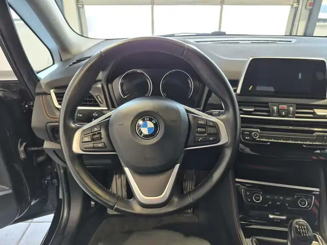 BMW 2 Series view 10