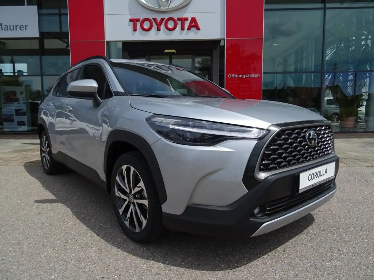 Toyota Corolla Cross Hybrid 2.0 VVT-i 4x4 Teamplayer Silber - 1