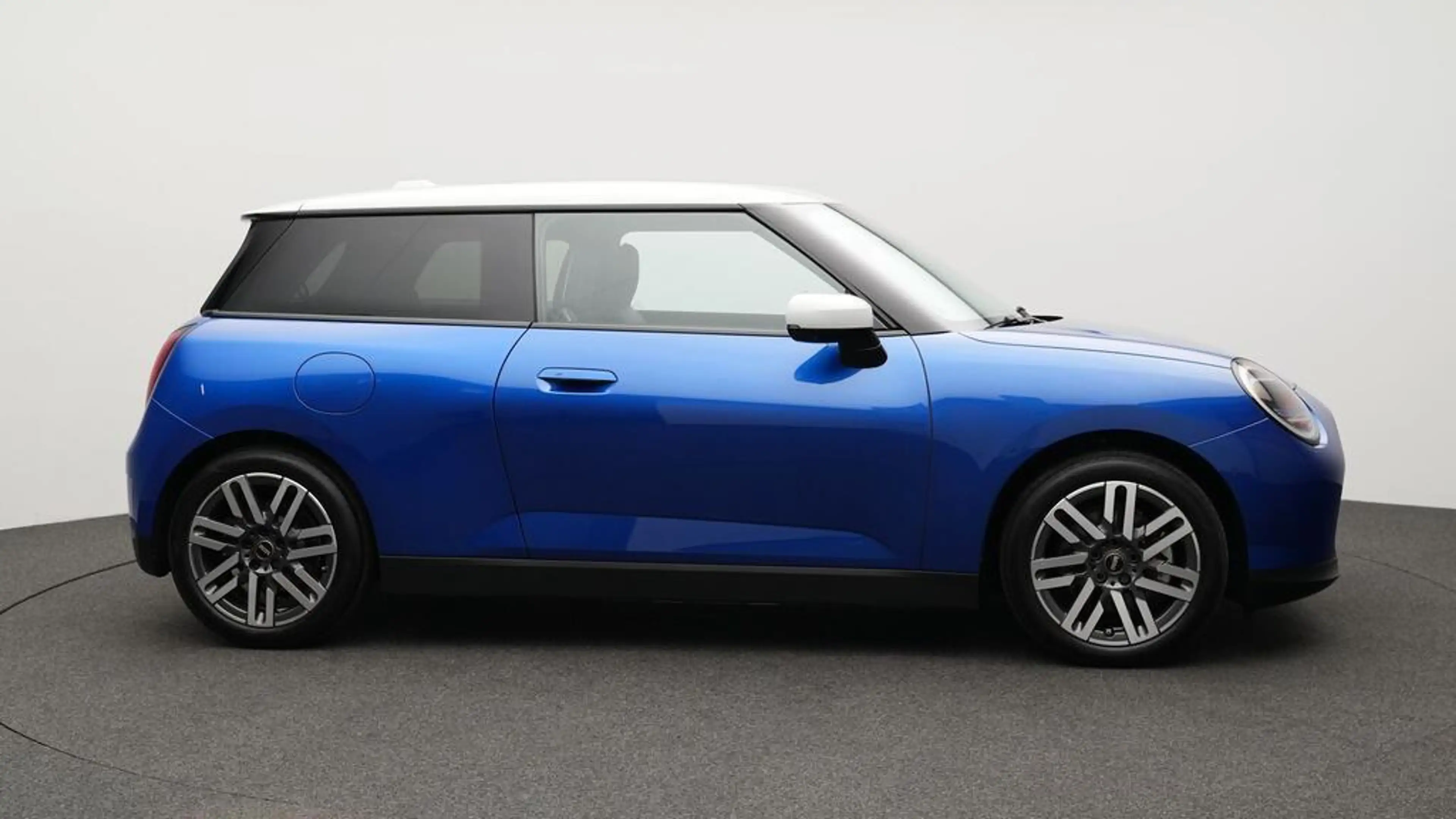 MINI Cooper SE Classic Trim — photo 3