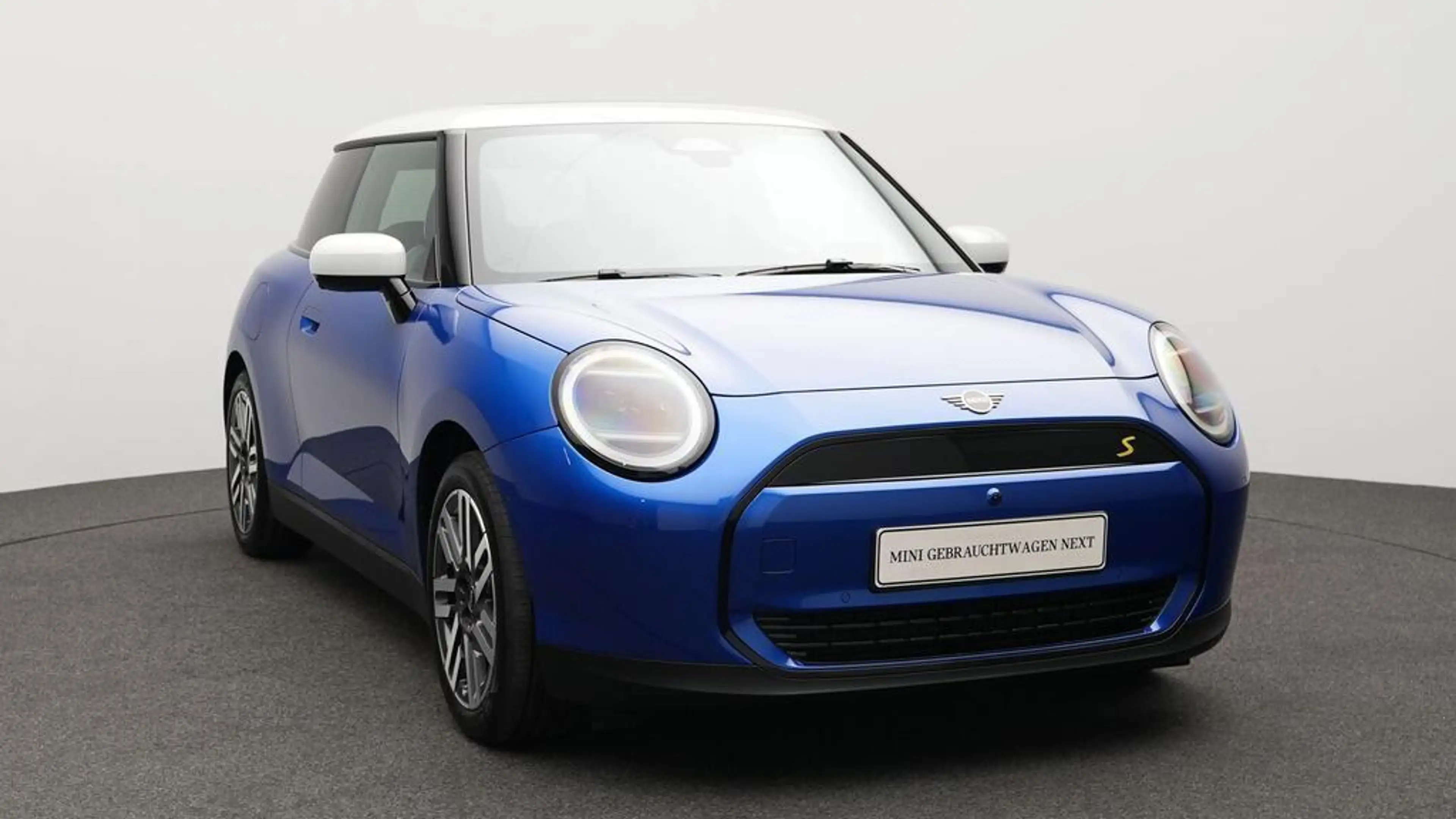 MINI Cooper SE Classic Trim — photo 14